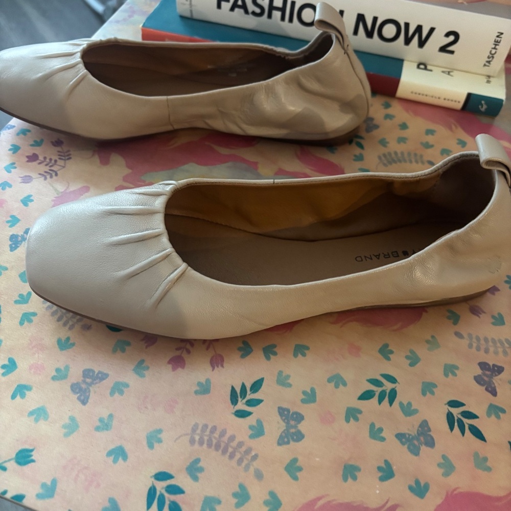Lucky Ballet Flats - Size 8 - Picture 3 of 8
